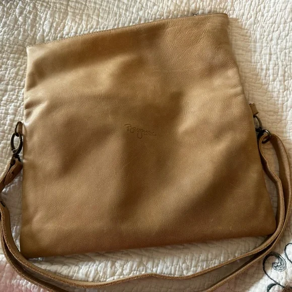 Authentic Brynn Capella Jenne Foldover Crossbody - tan (Gold Dust) MADE IN USA - Picture 11 of 16